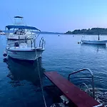 House Blue Lagoon Дом отдыха *